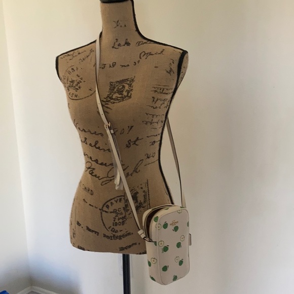 Coach Green Apples 🍏 Crossbody - Picture 2 of 5